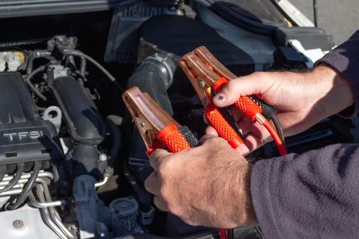Auto neće da upali — машина не заводится