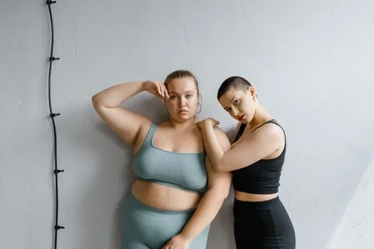 To fit — соответствует