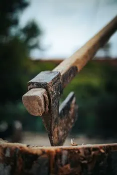 An axe — топор