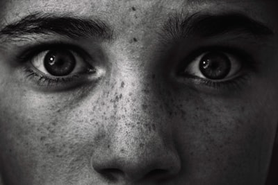 Staring — уставившись
