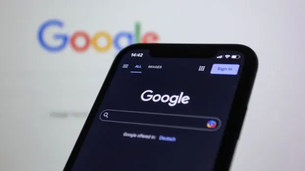 information search engine — поисковая система информации