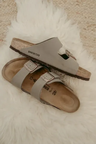 sandal — сандалия