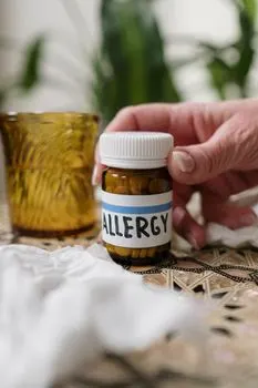 Ich bin allergisch gegen Penicillin — у меня аллергия на пенициллин