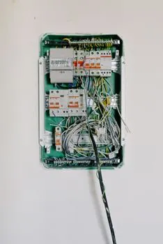 Fuse box — Блок предохранителей