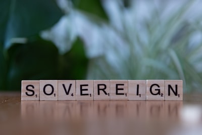 Sovereignly — суверенно