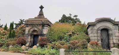 Mausoleum — мавзолей