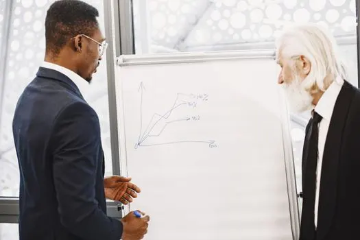 good head for business — предпринимательский талант