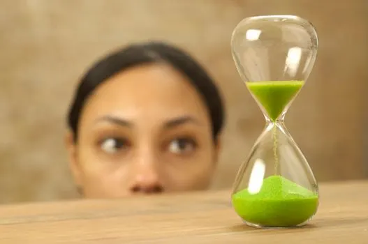 Keep track of time — следить за временем