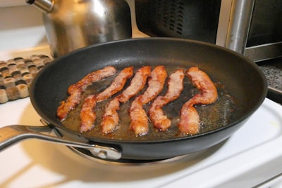 To bring home the bacon — кормить семью
