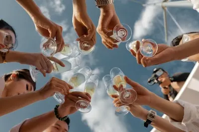 cheers to you — за тебя