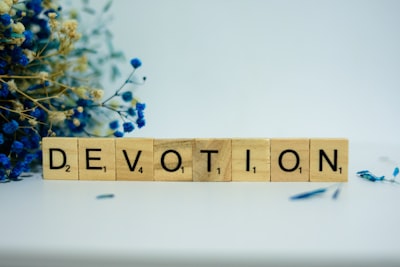 fervent devotion — горячая преданность