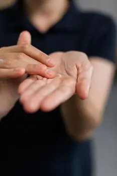tingling in the hands — покалывание в руках