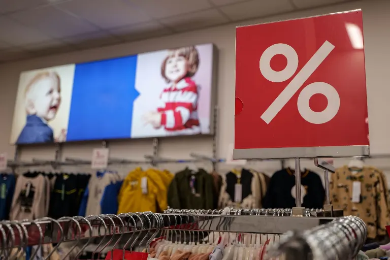 wyprzedaż — распродажа