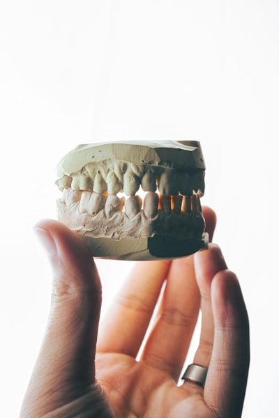 Denture — зубной протез