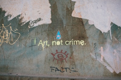 i am a victim of a hate crime — я жертва преступления на почве ненависти