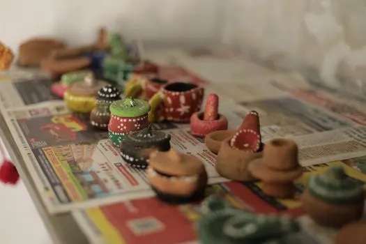 Adorned with — Украшенный