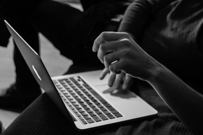 internetowy — онлайн