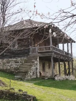 čardak — чардак