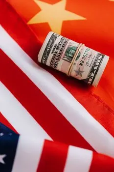 Have significant impact on the economy — Оказывают значительное влияние на экономику.