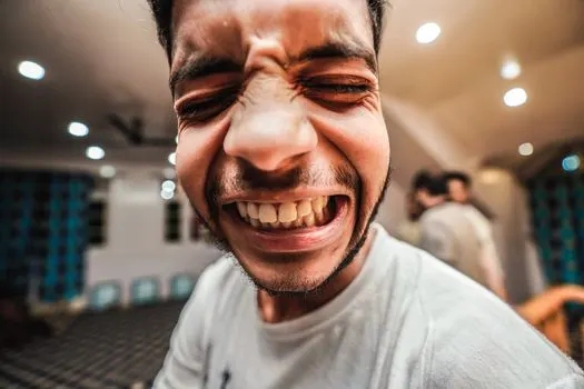 Grit teeth — Стисните зубы