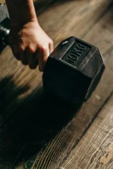 Dumbbell curl — Сгибание рук с гантелями