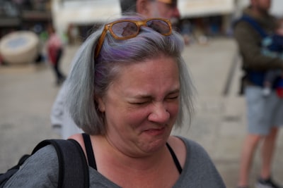 To glare at — сверлить взглядом