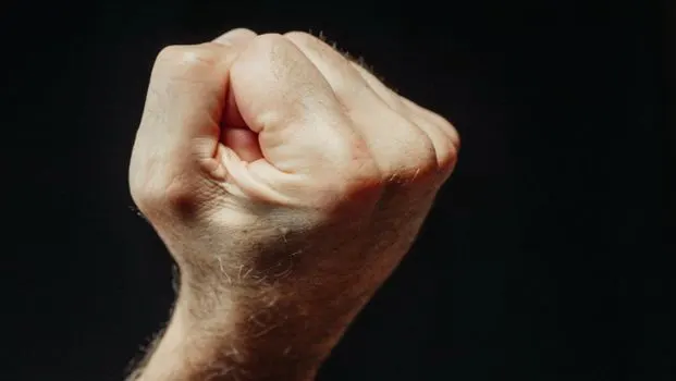 clenching — сжимать