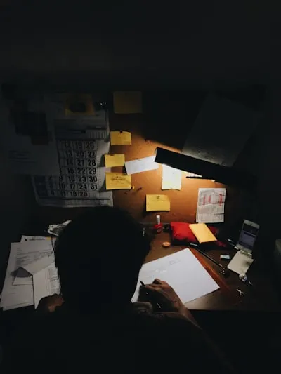 Bosser à la tâche — работать сдельно