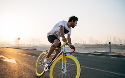faire de la bicyclette — ездить на велосипеде