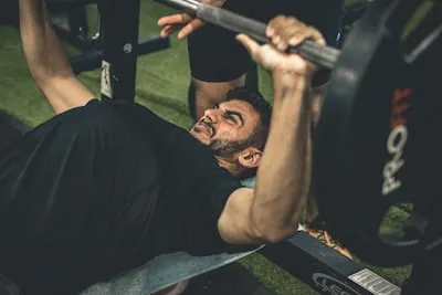 bench press — жим лёжа