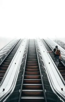 Goes up — Поднимается