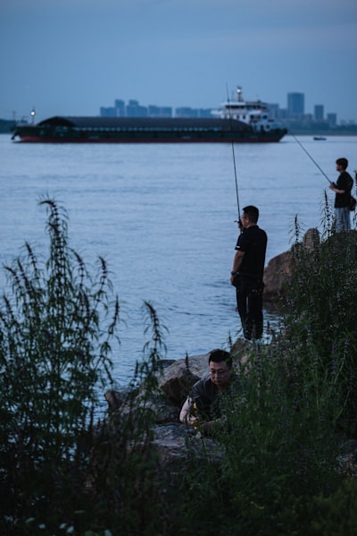 barging — вваливающийся