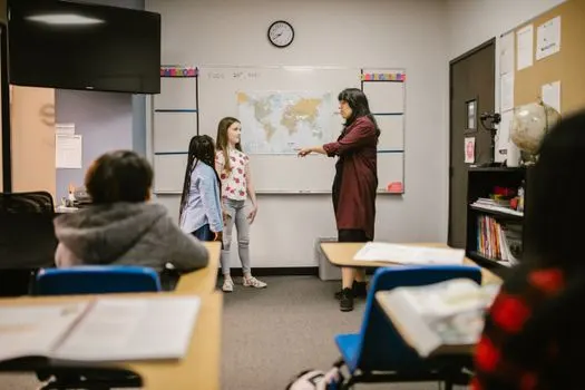 Be friendly with your classmates — Буть дружелюбно с одноклассниками