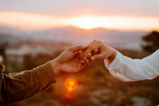 break off relations — разорвать отношения