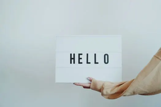 greeted — Поприветствовал