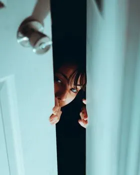 peeped — подсмотреть