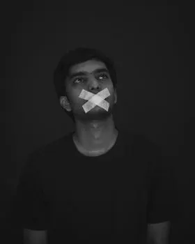 Can’t get a word in edgewise — Не могу вставить ни слова.