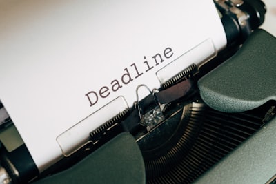To meet the deadline — уложиться в срок