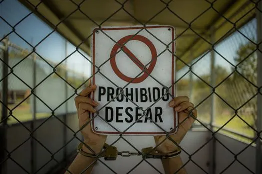 Constrained — Ограниченный