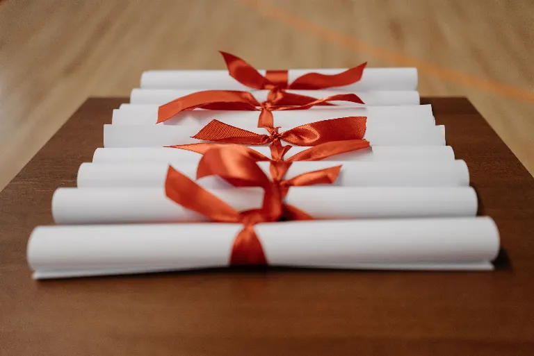 Diploma mora biti prevedena — диплом должен быть переведён