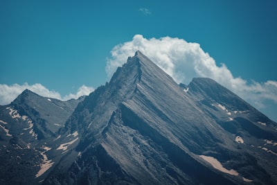 Ridge of mountains — горный хребет