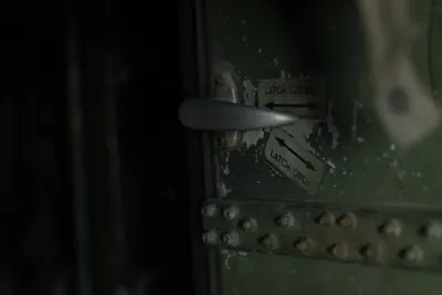 Ajar — приоткрытый