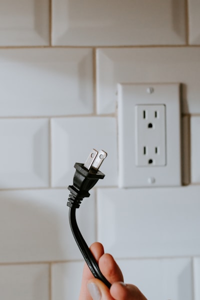 Plug in — включить в розетку