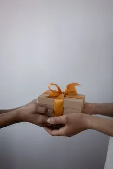 gifting — Дарение