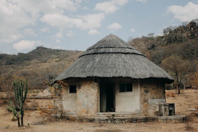 hut — хижина