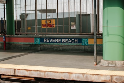 Revere — благоговеть