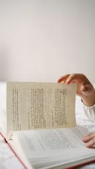 bury yourself in books — Погрузитесь в книги.