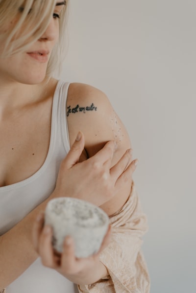 exfoliate — отшелушивать