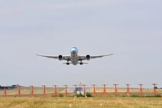 Aeroporto — аэропорт