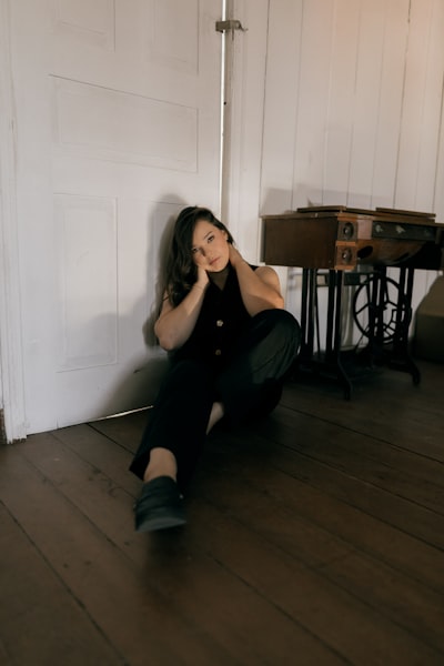 She took the floor today — она взяла слово